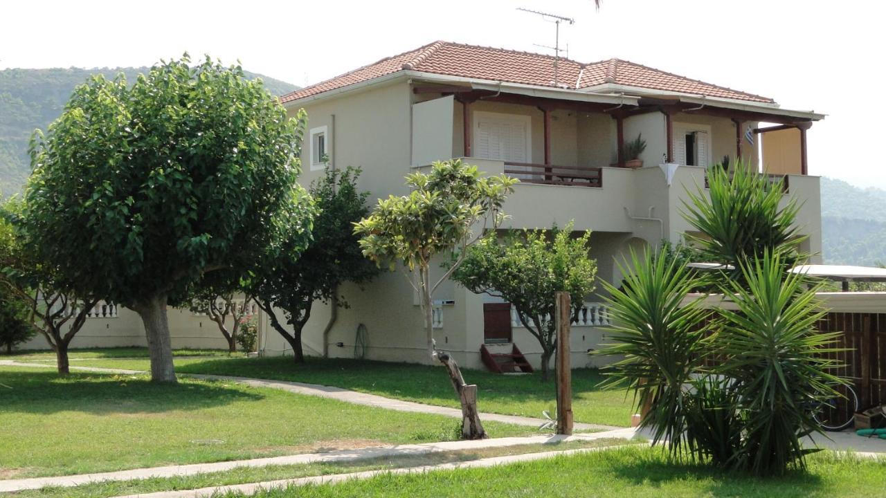 Caposaldo Apartments Akrata Exterior foto